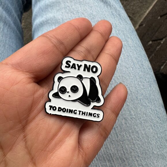 ☀️Oz Enamel Pin Panda Broch Say No To Doing Thing Sleeping White Black Animal - Picture 2 of 7